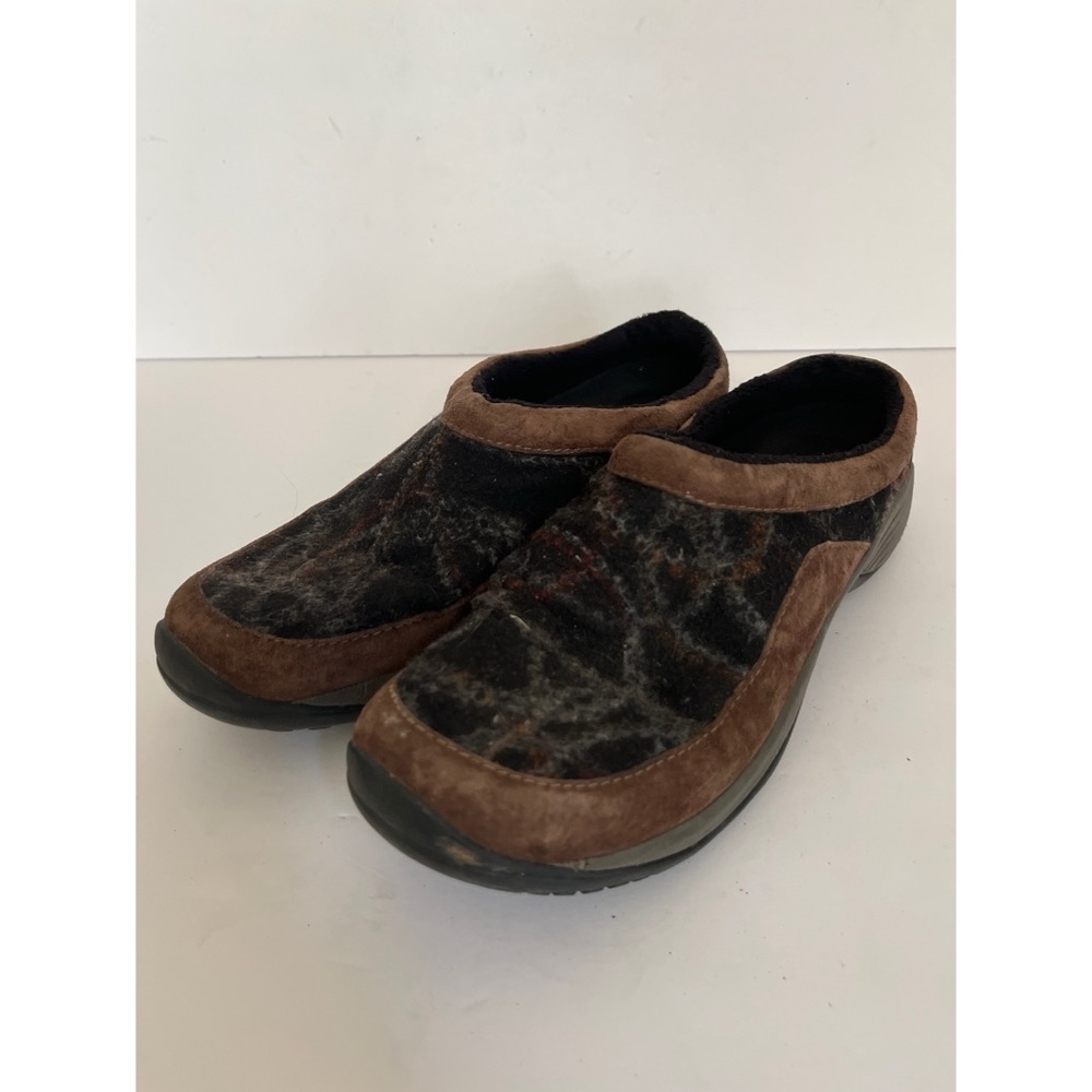 Merrell Wool and Suede Slip Ons Women’s Size 9